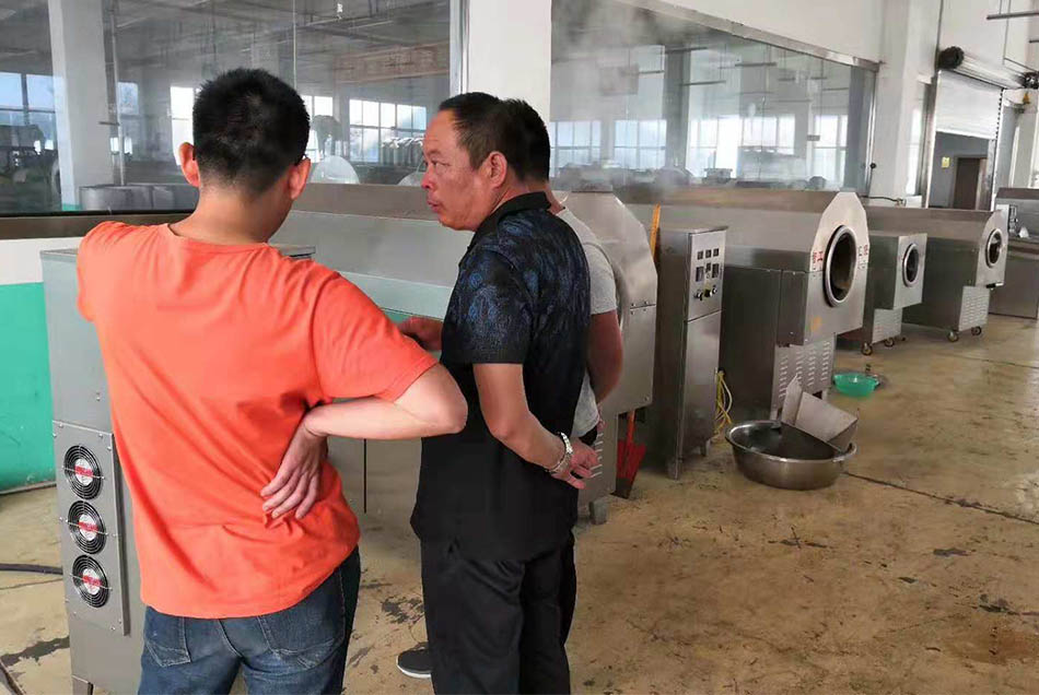 河北客户试用芝麻炒货机