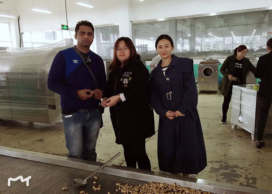 印度客户考察花生炒货机