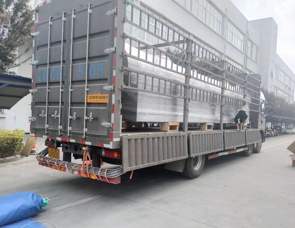 云南客户订购的八米电磁流水线炒货机专车发货