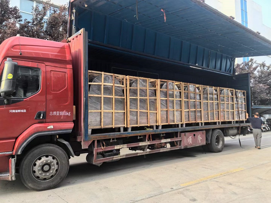 内蒙古客户订购的7台中大型电磁炒货机专车发货