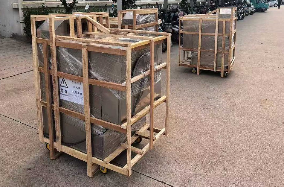 知名板栗连锁店订购许昌智工电磁炒板栗机装车发货