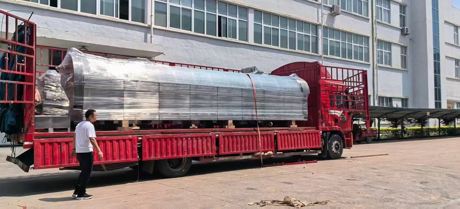 河北客户订购的8米电磁流水线炒货机装车发货